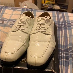 Used pair of Harlem Knights. Size 8.5. Color white